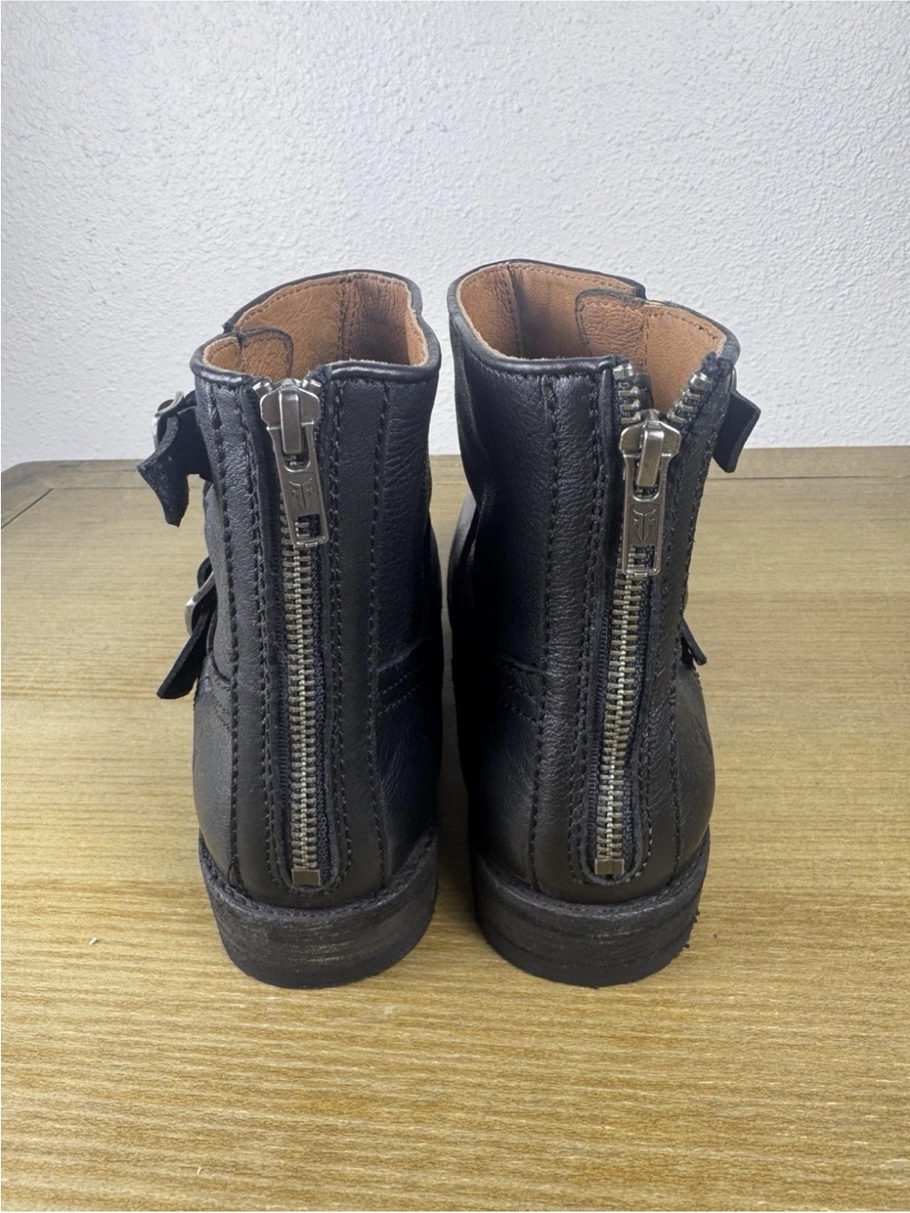 Frye Tyler Engineer Black Leather Ankle Boots size 8.5 retails $300 - Picture 3 of 7